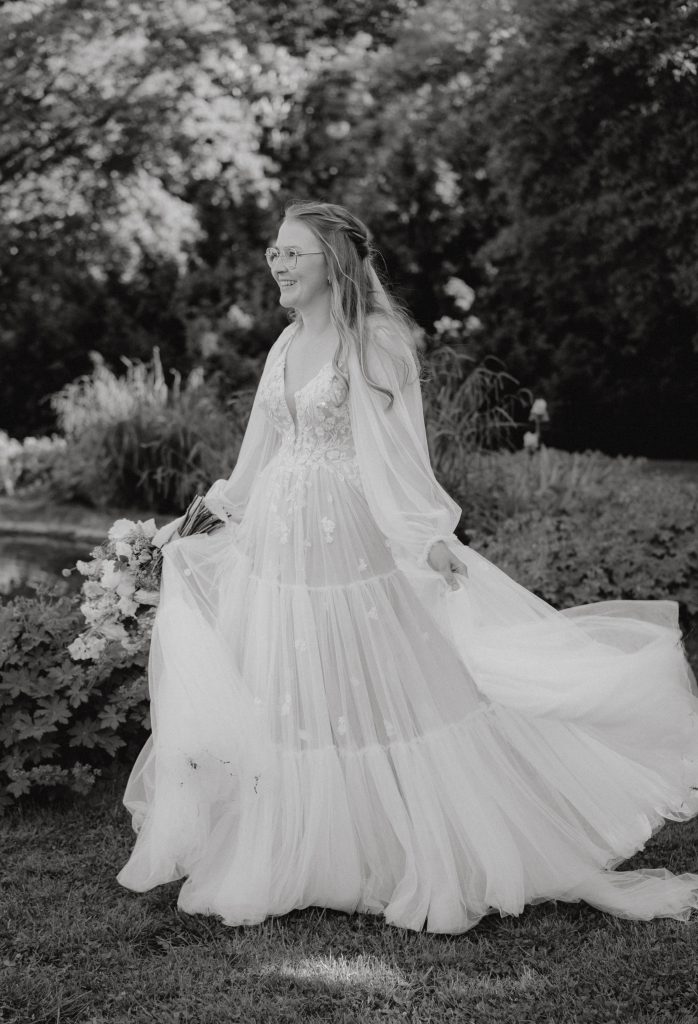 Braut - First Look, Hochzeitsreportage, Gartenhochzeit, Natur